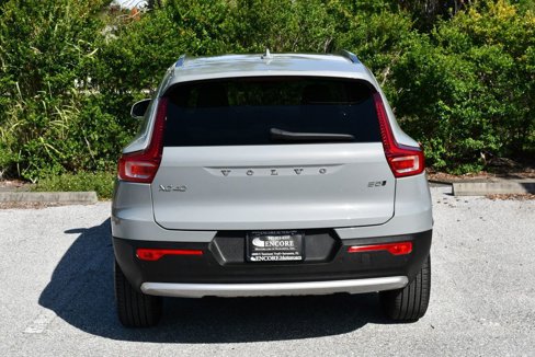 Used 2024 Volvo XC40 B5 Plus image 27