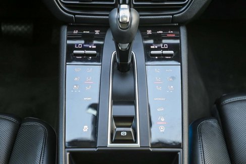 Used 2022 Porsche Macan image 17