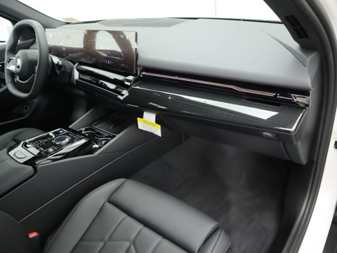 Used 2025 BMW 530i w/ Premium Package image 22