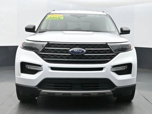 Used 2023 Ford Explorer XLT w/ Equipment Group 202A image 3
