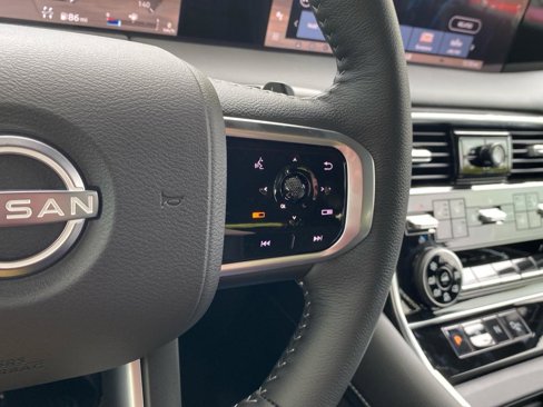 New 2025 Nissan Armada SL w/ Captain's Chari Seat Package image 18