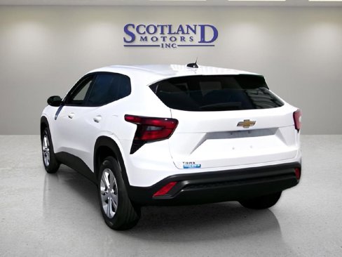 Used 2025 Chevrolet Trax LS image 7