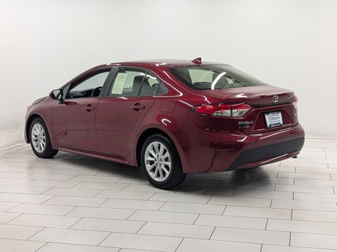 Used 2022 Toyota Corolla LE w/ LE Convenience Package image 2
