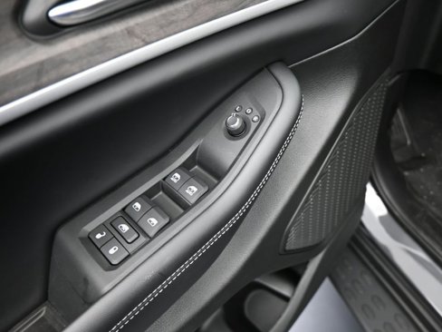 New 2025 Jeep Grand Cherokee L Limited w/ Black Appearance Package image 13
