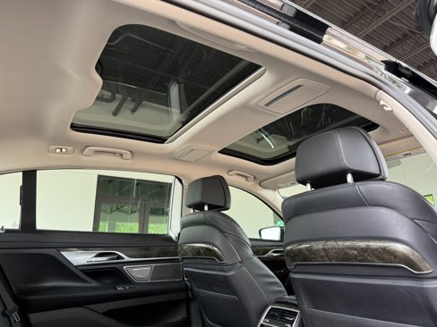 Used 2019 BMW 750i w/ Executive Package image 38