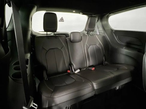 New 2025 Chrysler Pacifica Select image 27