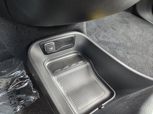 New 2026 Chrysler Voyager LX image 25