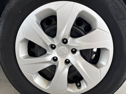 Used 2024 Toyota RAV4 LE image 5