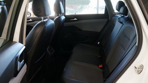 Used 2022 Volkswagen Taos SE image 32