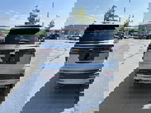 New 2026 Chevrolet Traverse LT w/ Driver Confidence Package image 6