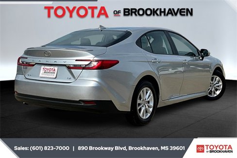 Used 2025 Toyota Camry LE image 11