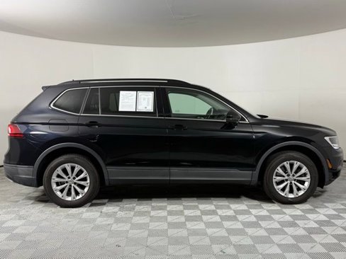 Used 2019 Volkswagen Tiguan SE w/ Panoramic Sunroof Package image 9