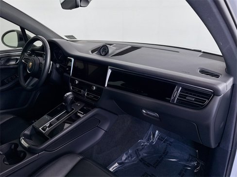 Certified 2024 Porsche Macan image 24