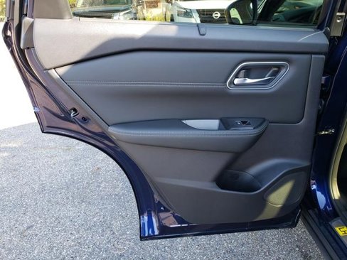 New 2026 Nissan Rogue Platinum image 13