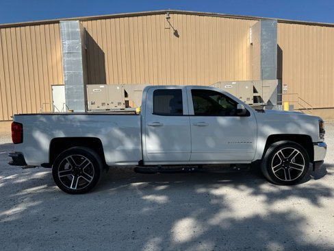 Used 2016 Chevrolet Silverado 1500 LT w/ LPO, Black Pack image 4