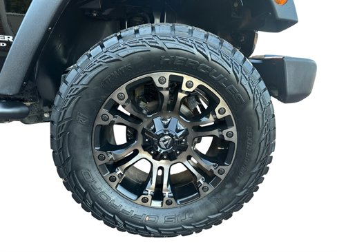 Used 2017 Jeep Wrangler Unlimited Rubicon w/ Connectivity Group image 16