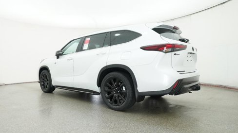 New 2025 Toyota Highlander XLE image 13
