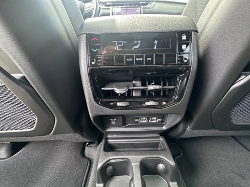 New 2025 Jeep Grand Cherokee L Limited w/ Luxury Tech Group II image 39