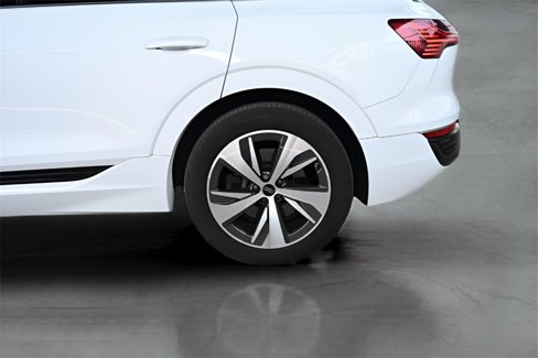 Used 2024 Audi Q8 e-tron Premium image 10