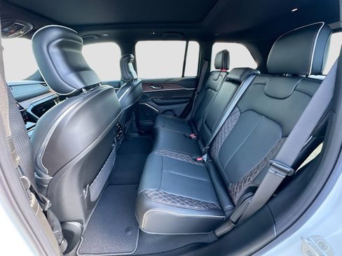 New 2025 Jeep Grand Cherokee Summit image 17