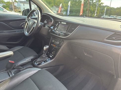 Used 2022 Buick Encore Preferred w/ Safety Package image 17