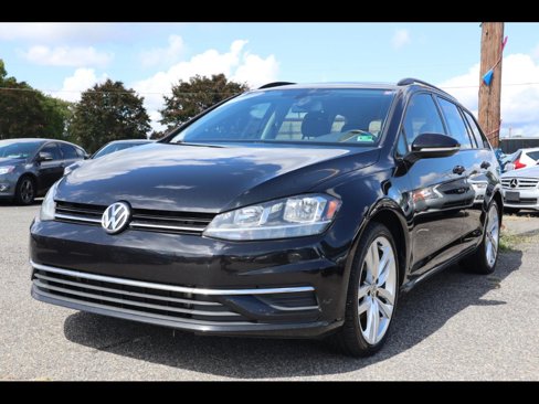 Used 2018 Volkswagen Golf S image 2