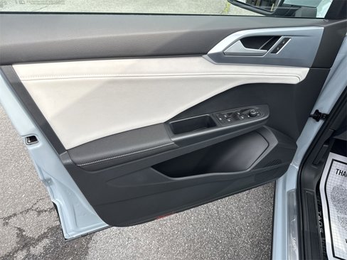 New 2025 Volkswagen Taos SE image 24