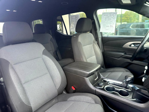 Used 2023 Chevrolet Traverse LT image 8
