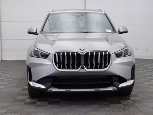 Used 2025 BMW X1 xDrive28i w/ Technology Package image 3