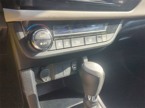 Used 2015 Toyota Corolla LE image 18