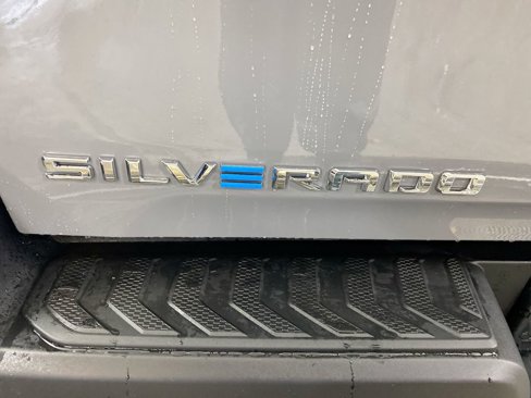 New 2025 Chevrolet Silverado EV LT image 32