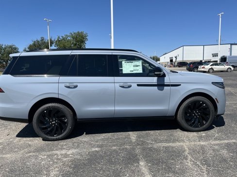 New 2025 Lincoln Navigator Reserve w/ Jet Appearance Package image 6