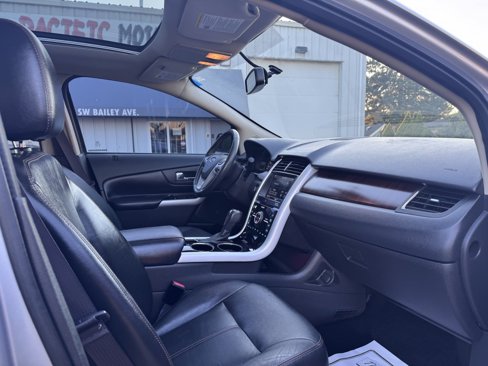Used 2012 Ford Edge Limited image 18