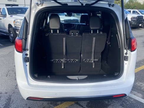 New 2026 Chrysler Voyager LX image 7
