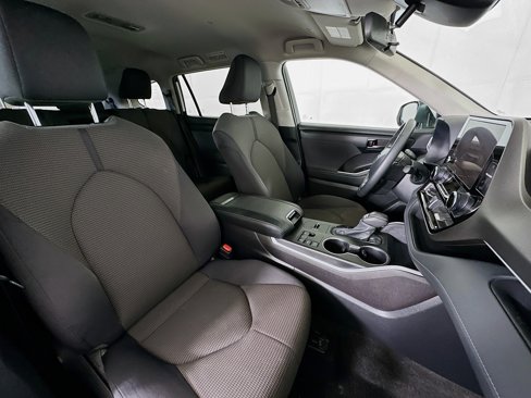 Used 2024 Toyota Highlander LE image 33
