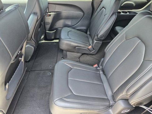 New 2025 Chrysler Pacifica Select image 20