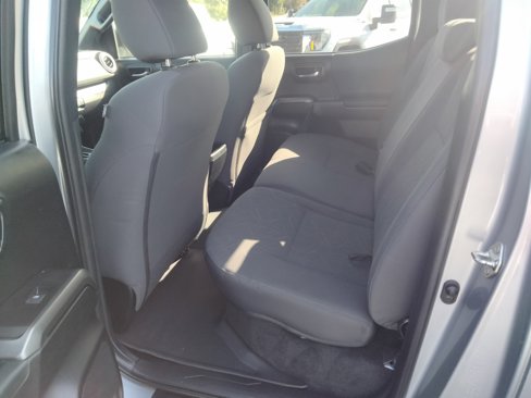 Used 2018 Toyota Tacoma TRD Sport image 10