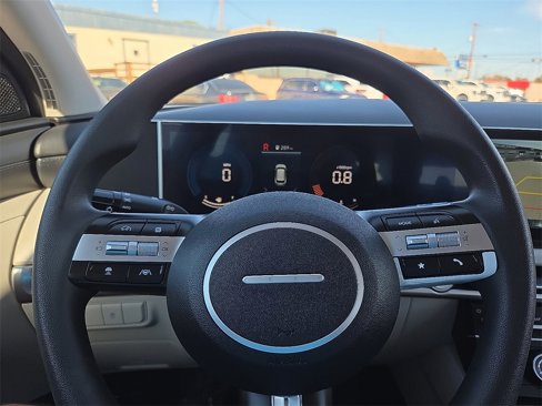 Used 2025 Hyundai Tucson SE image 19