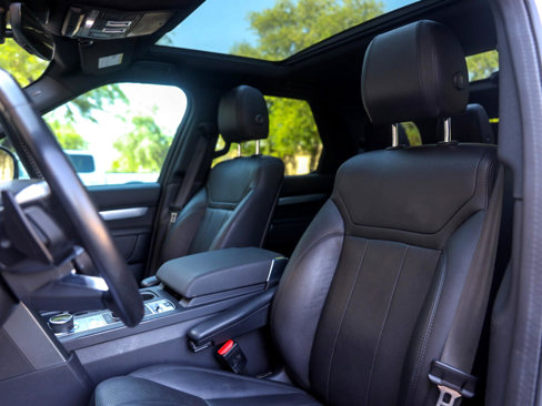 Used 2020 Land Rover Discovery Landmark image 6