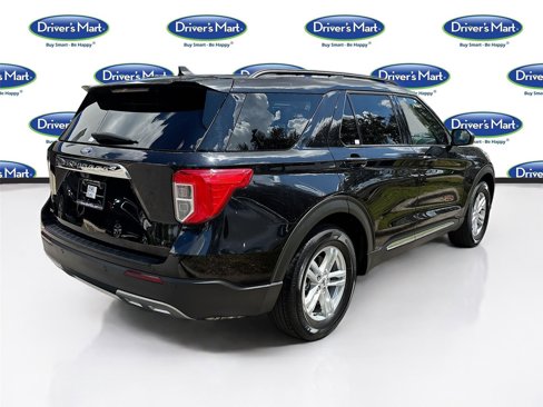 Used 2024 Ford Explorer XLT w/ Equipment Group 202A image 8
