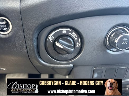 Used 2024 Nissan Frontier SV image 31