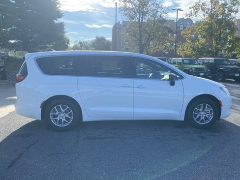 New 2026 Chrysler Voyager LX image 9