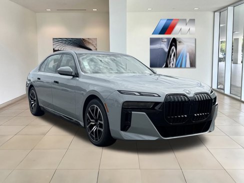 New 2026 BMW 750e xDrive image 4
