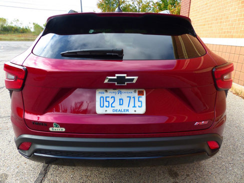 Used 2025 Chevrolet Trax RS w/ Sunroof Package image 8