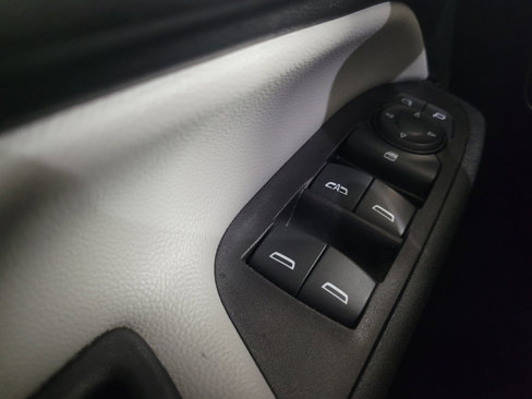 Used 2022 Chevrolet Equinox LS image 32