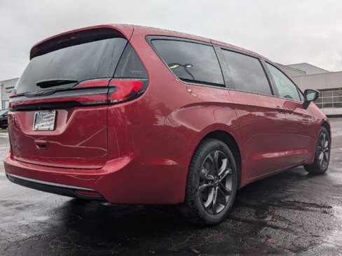 New 2026 Chrysler Pacifica Select image 3