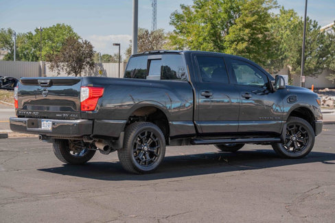 Used 2019 Nissan Titan SV w/ SV Convenience Package image 2