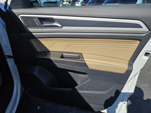 Used 2022 Volkswagen Atlas Cross Sport SE image 9