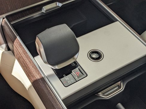 New 2025 Land Rover Range Rover Long Wheelbase Autobiography image 19