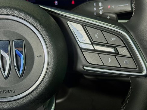 Used 2025 Buick Envision Preferred image 14